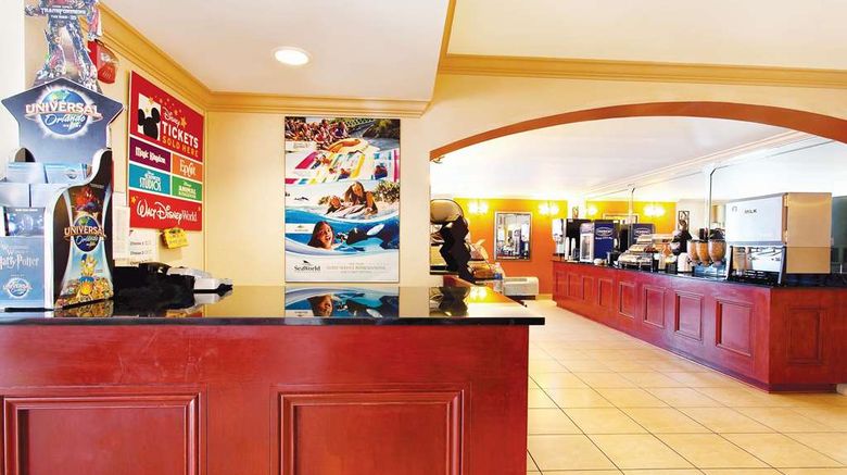 <b>La Quinta Inn Orlando Intl Drive North Lobby</b>. Images powered by <a href="https://iceportal.shijigroup.com/" title="IcePortal" target="_blank">IcePortal</a>.