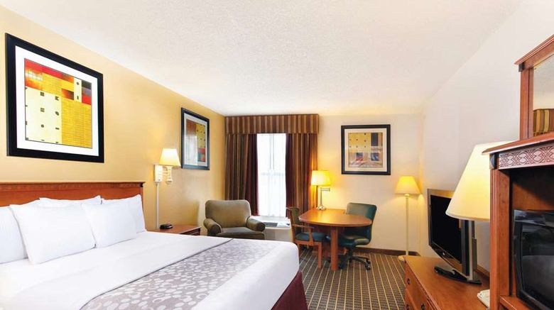 <b>La Quinta Inn Orlando Intl Drive North Room</b>. Images powered by <a href="https://iceportal.shijigroup.com/" title="IcePortal" target="_blank">IcePortal</a>.