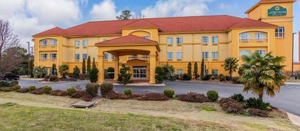 La Quinta Inn & Suites Exterior