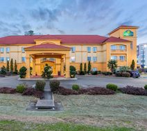 La Quinta Inn & Suites Exterior