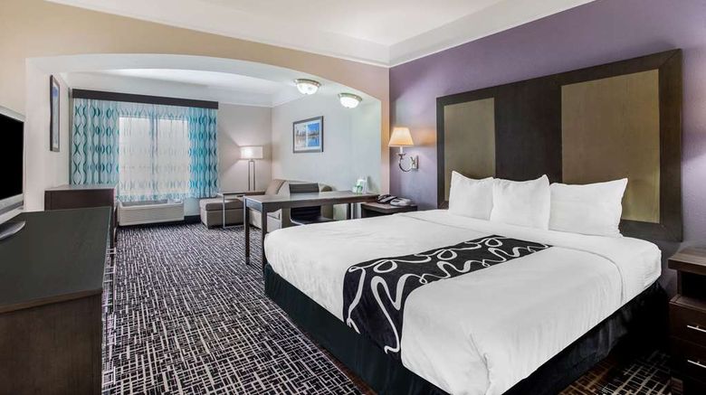 <b>La Quinta Inn & Suites Suite</b>. Images powered by <a href="https://iceportal.shijigroup.com/" title="IcePortal" target="_blank">IcePortal</a>.