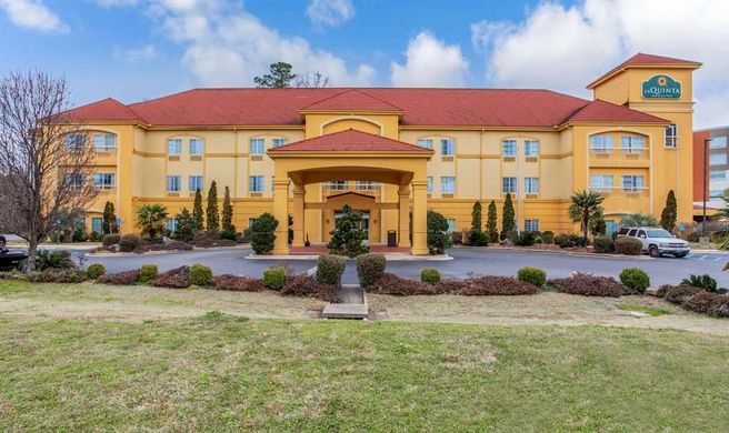 La Quinta Inn & Suites Exterior
