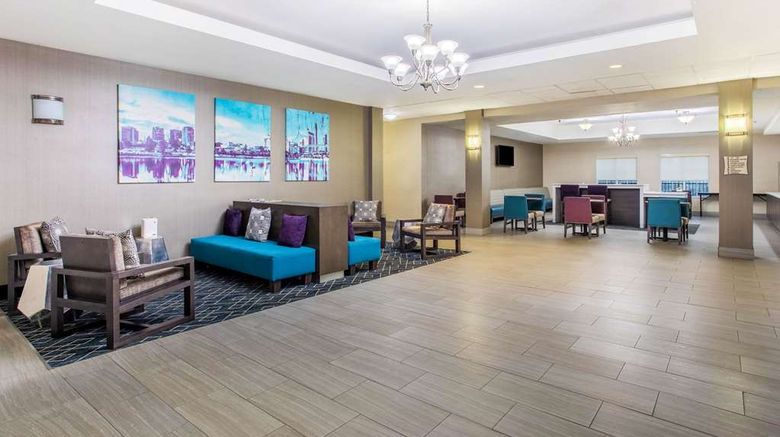 <b>La Quinta Inn & Suites Lobby</b>. Images powered by <a href="https://iceportal.shijigroup.com/" title="IcePortal" target="_blank">IcePortal</a>.