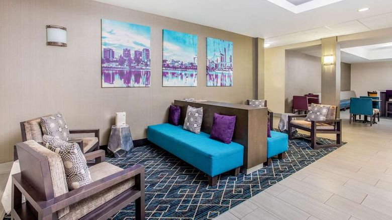 <b>La Quinta Inn & Suites Lobby</b>. Images powered by <a href="https://iceportal.shijigroup.com/" title="IcePortal" target="_blank">IcePortal</a>.