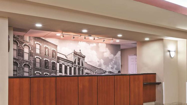 La Quinta Inn & Suites Granbury Lobby