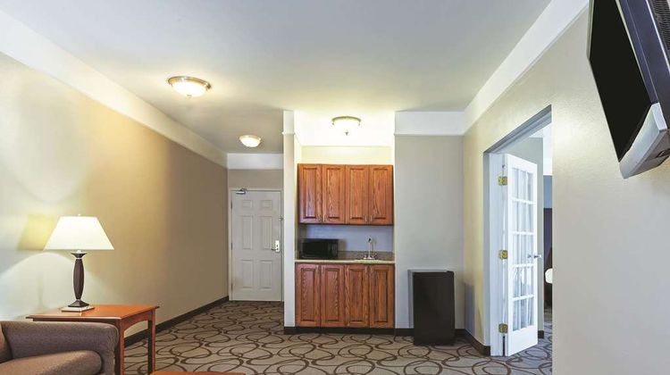 La Quinta Inn & Suites Granbury Suite