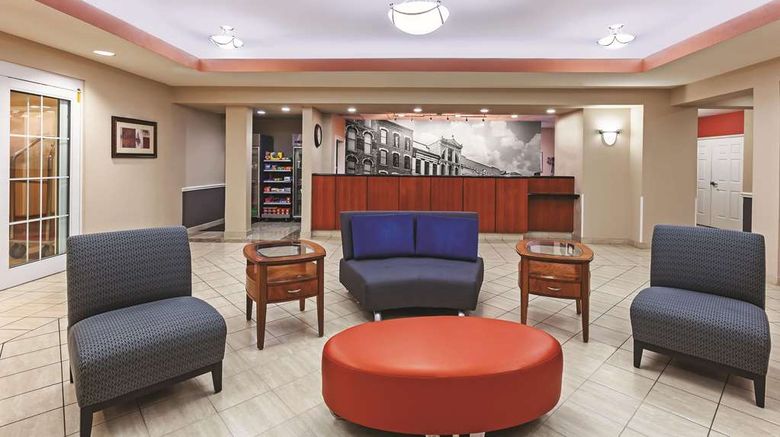 <b>La Quinta Inn & Suites Granbury Lobby</b>. Images powered by <a href="https://iceportal.shijigroup.com/" title="IcePortal" target="_blank">IcePortal</a>.