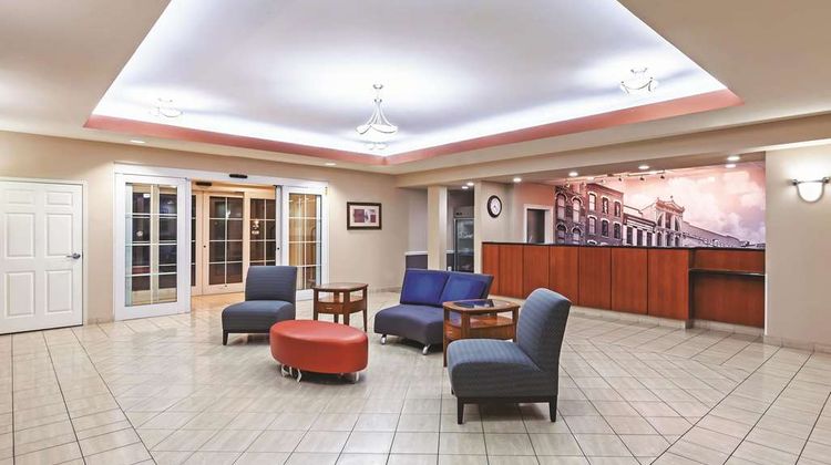 La Quinta Inn & Suites Granbury Lobby