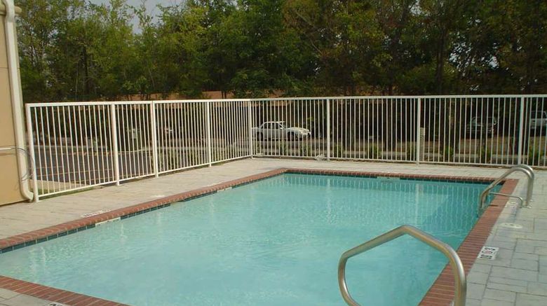 <b>La Quinta Inn & Suites Fort Smith Pool</b>. Images powered by <a href="https://iceportal.shijigroup.com/" title="IcePortal" target="_blank">IcePortal</a>.