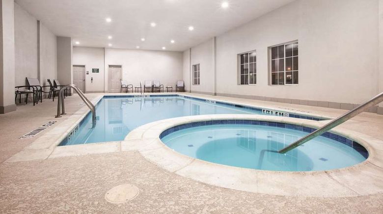 <b>La Quinta Inn & Suites Mansfield Pool</b>. Images powered by <a href="https://iceportal.shijigroup.com/" title="IcePortal" target="_blank">IcePortal</a>.