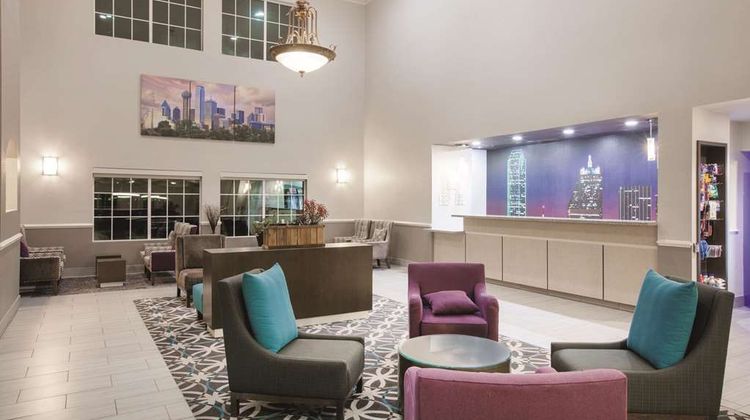 La Quinta Inn & Suites Mansfield Lobby