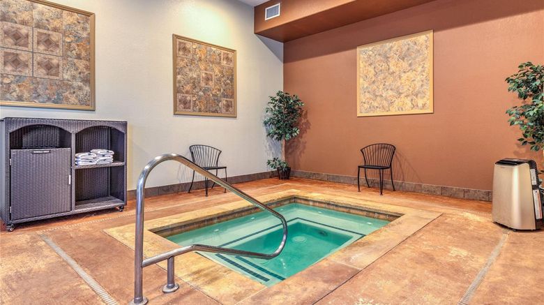 <b>La Quinta Inn & Suites Marble Falls Pool</b>. Images powered by <a href="https://iceportal.shijigroup.com/" title="IcePortal" target="_blank">IcePortal</a>.