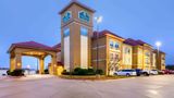 <b>La Quinta Inn & Suites Longview North Exterior</b>. Images powered by <a href="https://iceportal.shijigroup.com/" title="IcePortal" target="_blank">IcePortal</a>.