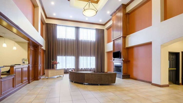 La Quinta Inn & Suites Longview North Lobby
