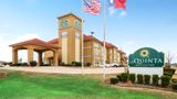 <b>La Quinta Inn & Suites Longview North Exterior</b>. Images powered by <a href="https://iceportal.shijigroup.com/" title="IcePortal" target="_blank">IcePortal</a>.
