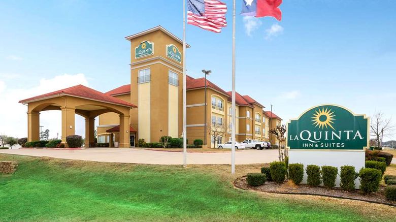 <b>La Quinta Inn & Suites Longview North Exterior</b>. Images powered by <a href="https://iceportal.shijigroup.com/" title="IcePortal" target="_blank">IcePortal</a>.