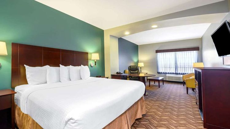 La Quinta Inn & Suites Longview North Suite