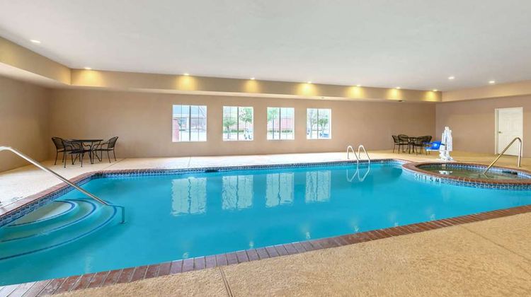 La Quinta Inn & Suites Longview North Pool
