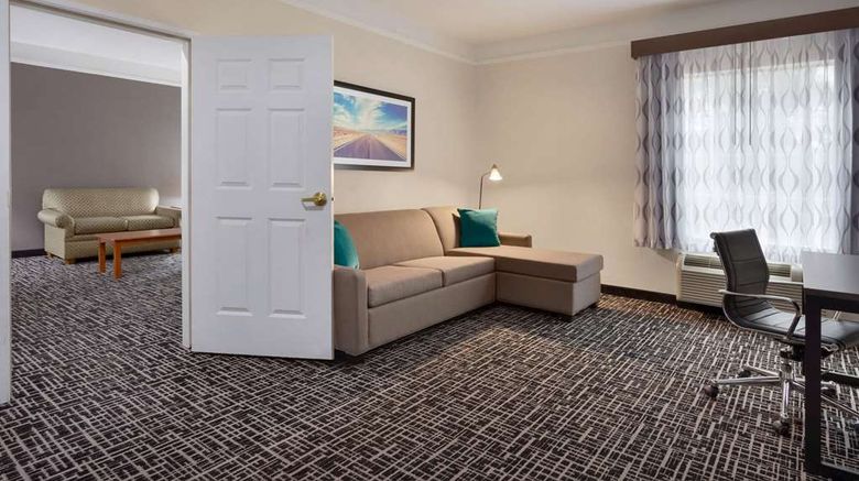 <b>La Quinta Inn & Suites Longview Suite</b>. Images powered by <a href="https://iceportal.shijigroup.com/" title="IcePortal" target="_blank">IcePortal</a>.