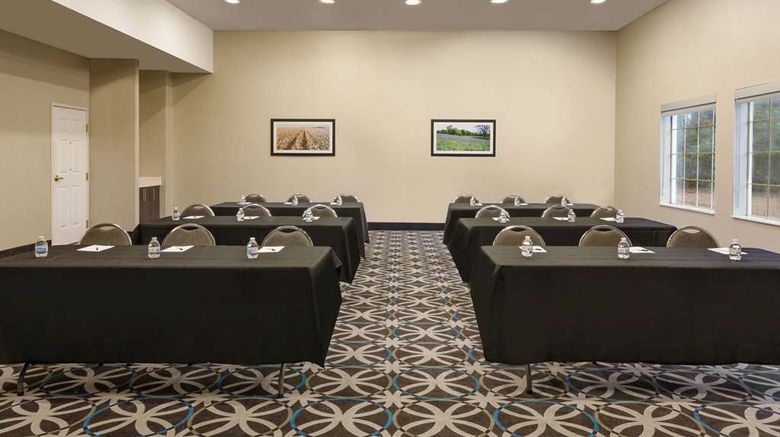 <b>La Quinta Inn & Suites Longview Meeting</b>. Images powered by <a href="https://iceportal.shijigroup.com/" title="IcePortal" target="_blank">IcePortal</a>.
