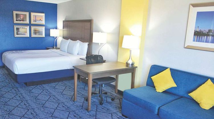 La Quinta Inn & Suites Hawaiian Gardens Room