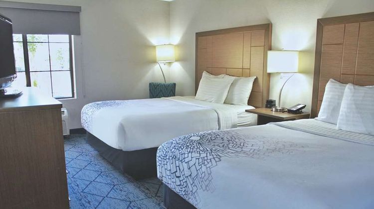 La Quinta Inn & Suites Hawaiian Gardens Room