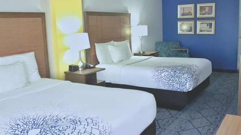 <b>La Quinta Inn & Suites Hawaiian Gardens Room</b>. Images powered by <a href="https://iceportal.shijigroup.com/" title="IcePortal" target="_blank">IcePortal</a>.