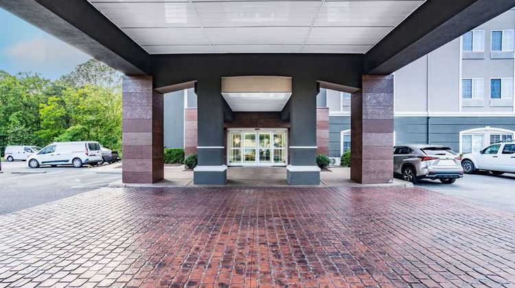 La Quinta Inn & Suites Norfolk Airport Exterior