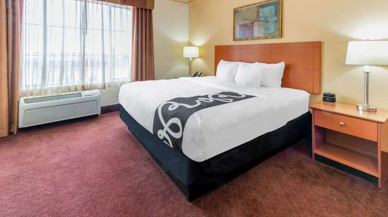 <b>La Quinta Inn & Suites Hobbs Suite</b>. Images powered by <a href="https://iceportal.shijigroup.com/" title="IcePortal" target="_blank">IcePortal</a>.