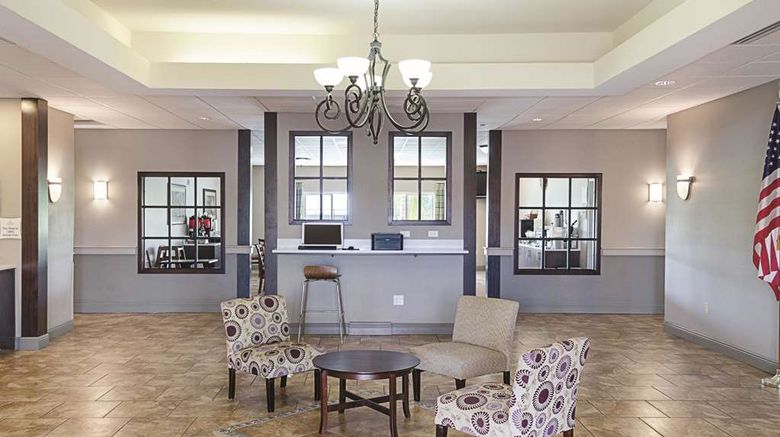 <b>La Quinta Inn & Suites Biloxi Lobby</b>. Images powered by <a href="https://iceportal.shijigroup.com/" title="IcePortal" target="_blank">IcePortal</a>.