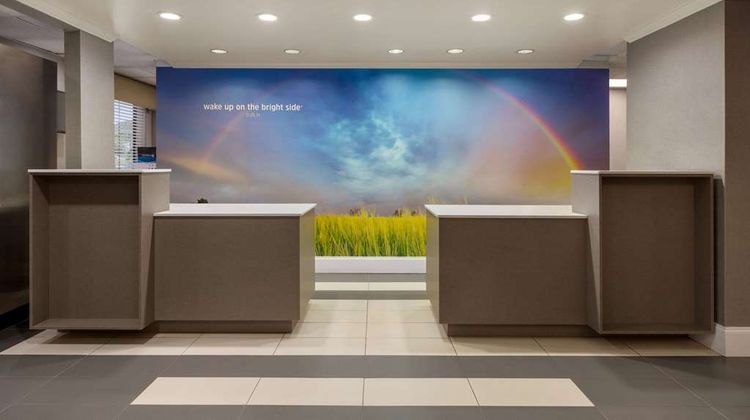 La Quinta Inn & Suites Dublin Lobby