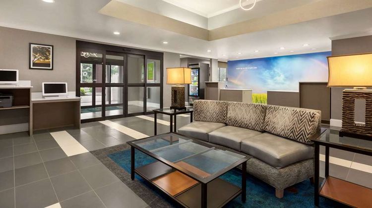 La Quinta Inn & Suites Dublin Lobby