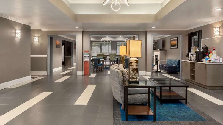 La Quinta Inn & Suites Dublin Lobby