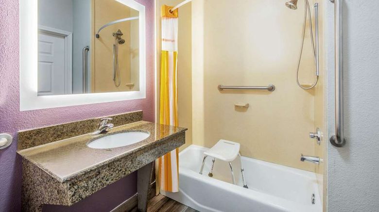 <b>La Quinta Inn & Suites Gainesville Room</b>. Images powered by <a href="https://iceportal.shijigroup.com/" title="IcePortal" target="_blank">IcePortal</a>.