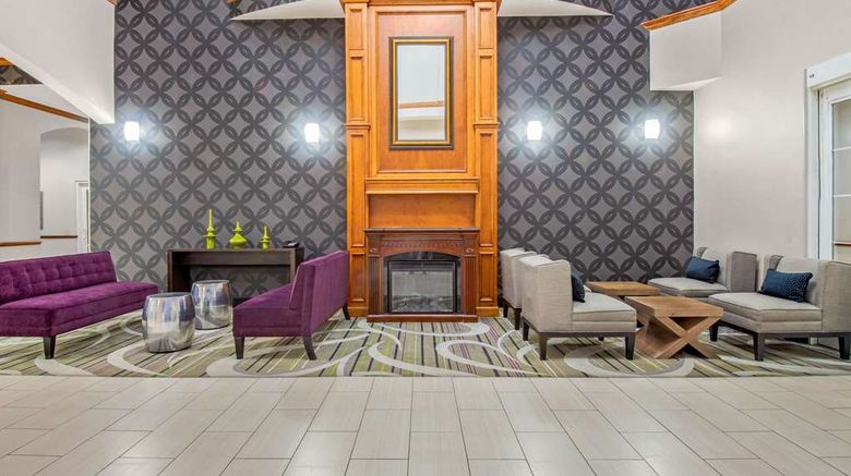 <b>La Quinta Inn & Suites Gainesville Lobby</b>. Images powered by <a href="https://iceportal.shijigroup.com/" title="IcePortal" target="_blank">IcePortal</a>.