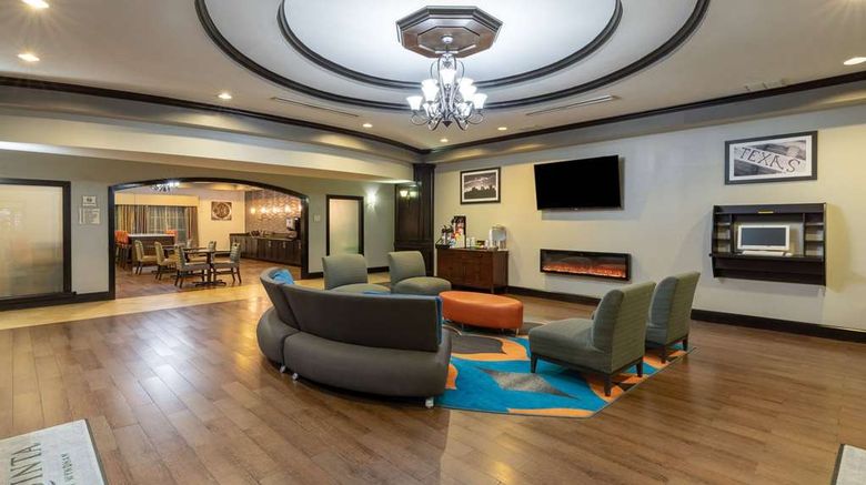 <b>La Quinta Inn & Suites Lake Worth Lobby</b>. Images powered by <a href="https://iceportal.shijigroup.com/" title="IcePortal" target="_blank">IcePortal</a>.