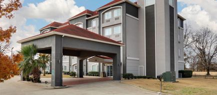 La Quinta Inn & Suites Lindale Exterior