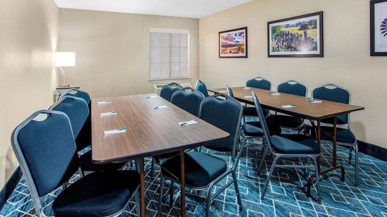 <b>La Quinta Inn & Suites Hillsboro Meeting</b>. Images powered by <a href="https://iceportal.shijigroup.com/" title="IcePortal" target="_blank">IcePortal</a>.