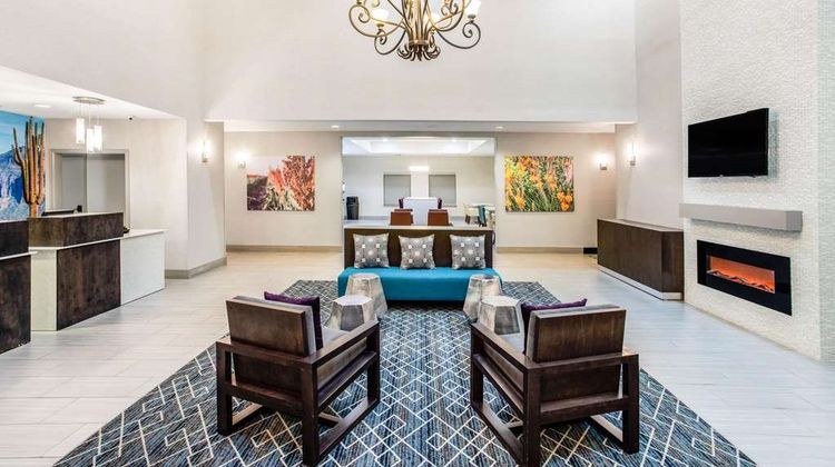La Quinta Inn & Suites Hillsboro Lobby