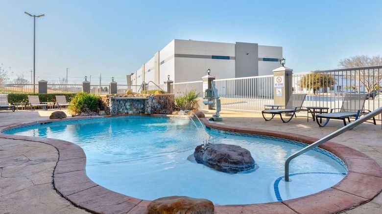 <b>La Quinta Inn & Suites Allen Pool</b>. Images powered by <a href="https://iceportal.shijigroup.com/" title="IcePortal" target="_blank">IcePortal</a>.