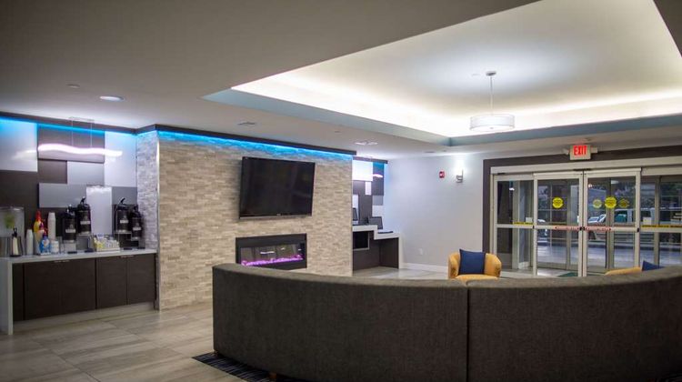 La Quinta Inn & Suites Houston Normandy Lobby