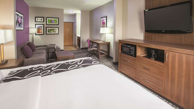 <b>La Quinta Inn & Suites NW Tucson Marana Suite</b>. Images powered by <a href="https://iceportal.shijigroup.com/" title="IcePortal" target="_blank">IcePortal</a>.