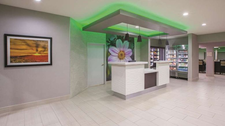 <b>La Quinta Inn & Suites NW Tucson Marana Lobby</b>. Images powered by <a href="https://iceportal.shijigroup.com/" title="IcePortal" target="_blank">IcePortal</a>.