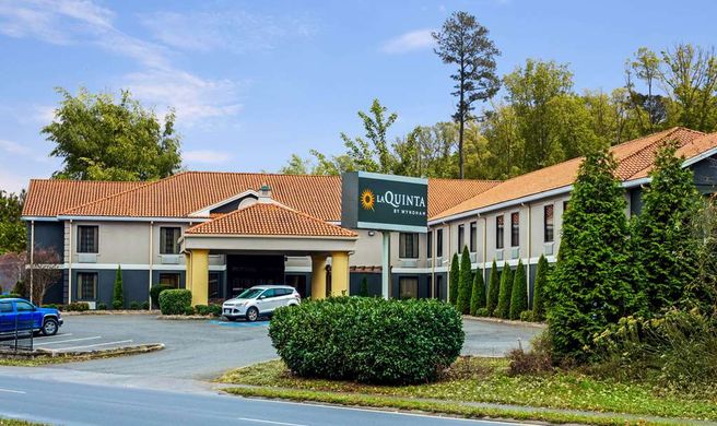 La Quinta Inn Radford Exterior