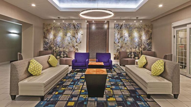 <b>La Quinta Inn & Suites Palestine Lobby</b>. Images powered by <a href="https://iceportal.shijigroup.com/" title="IcePortal" target="_blank">IcePortal</a>.