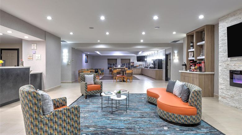 <b>La Quinta Inn & Suites Paris Lobby</b>. Images powered by <a href="https://iceportal.shijigroup.com/" title="IcePortal" target="_blank">IcePortal</a>.