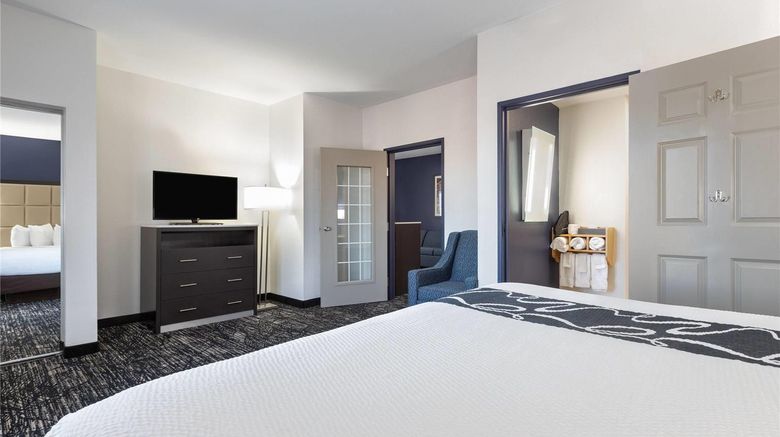 <b>La Quinta Inn & Suites Paris Suite</b>. Images powered by <a href="https://iceportal.shijigroup.com/" title="IcePortal" target="_blank">IcePortal</a>.
