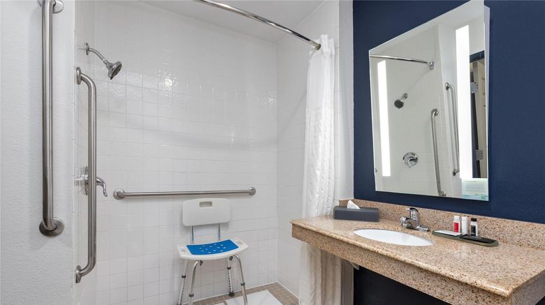 <b>La Quinta Inn & Suites Paris Room</b>. Images powered by <a href="https://iceportal.shijigroup.com/" title="IcePortal" target="_blank">IcePortal</a>.