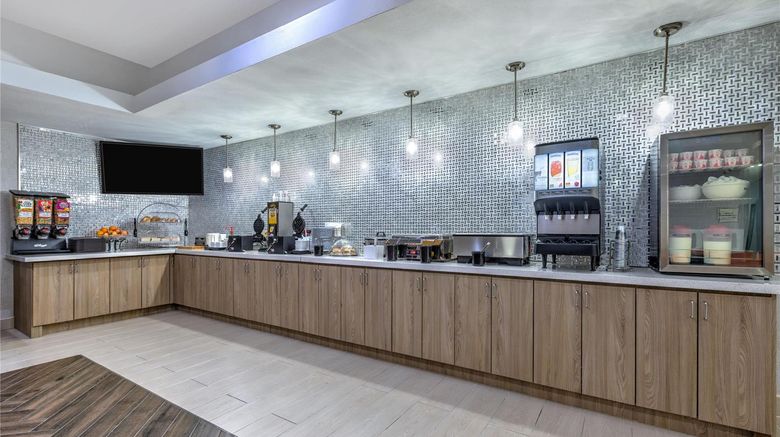 <b>La Quinta Inn & Suites Paris Other</b>. Images powered by <a href="https://iceportal.shijigroup.com/" title="IcePortal" target="_blank">IcePortal</a>.