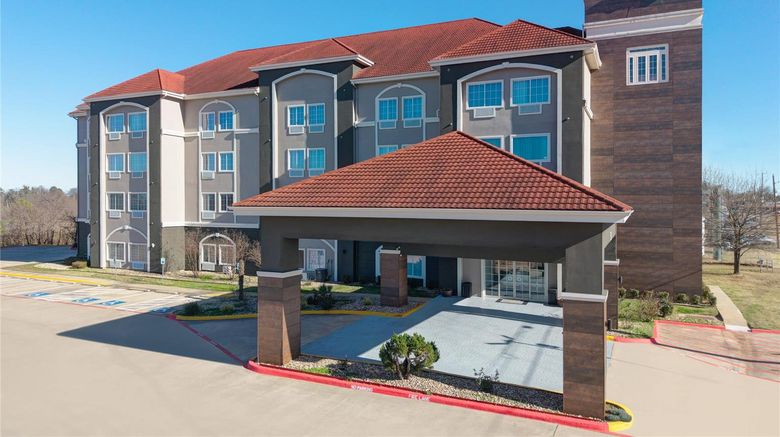 La Quinta Inn  and  Suites Paris Exterior. Images powered by <a href="https://iceportal.shijigroup.com" target="_blank" rel="noopener">Ice Portal</a>.